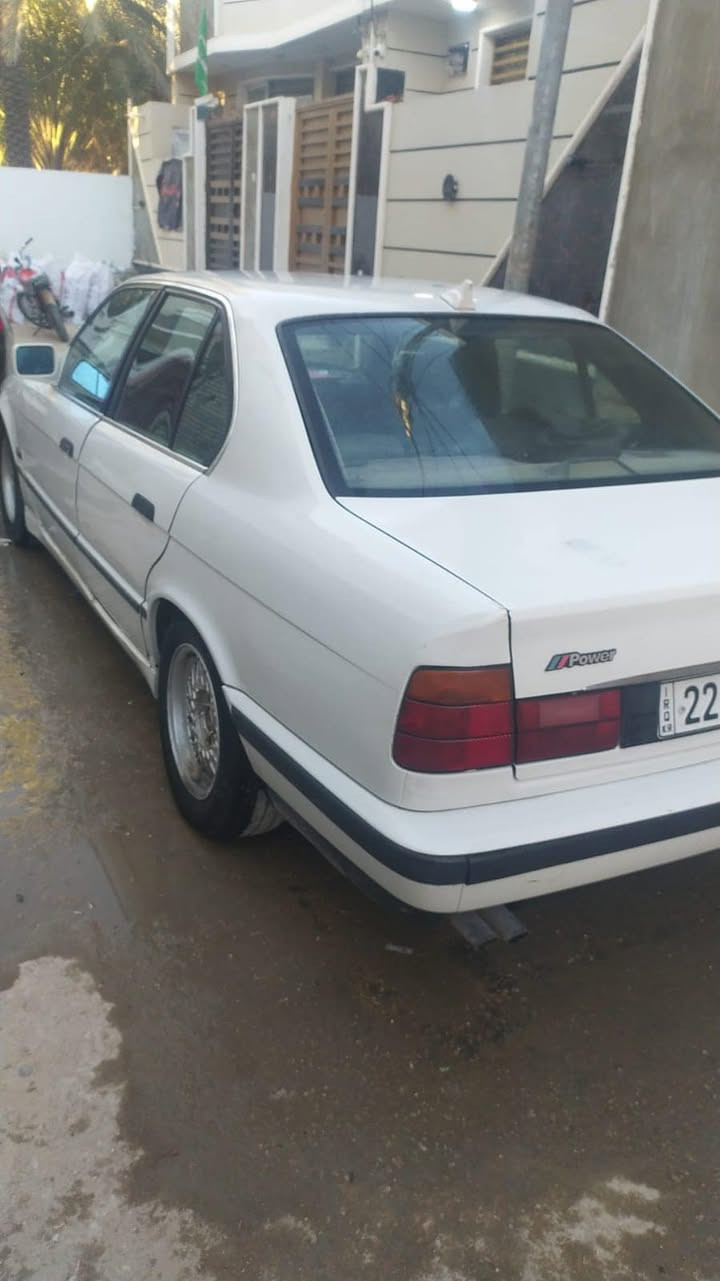 السلام عليكم 
بي ام دبليو 525
بأسمي كير مكينة حدادية تخم  تاير كلة جديد 
مكينة مسكر  السعر ب ٦٥ وبيها مجال بسيط
مكلف بالنشر للتواصل 
***********
