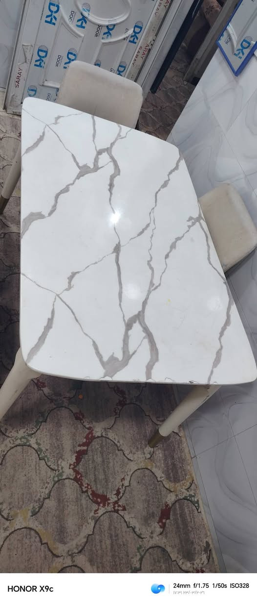 سلام عليكم ميز طعام +٤كراسي كلش نضيف
سعر ٨٥بي مجاال 

مكان بعقوبة المفرق 

التواصل ***********
