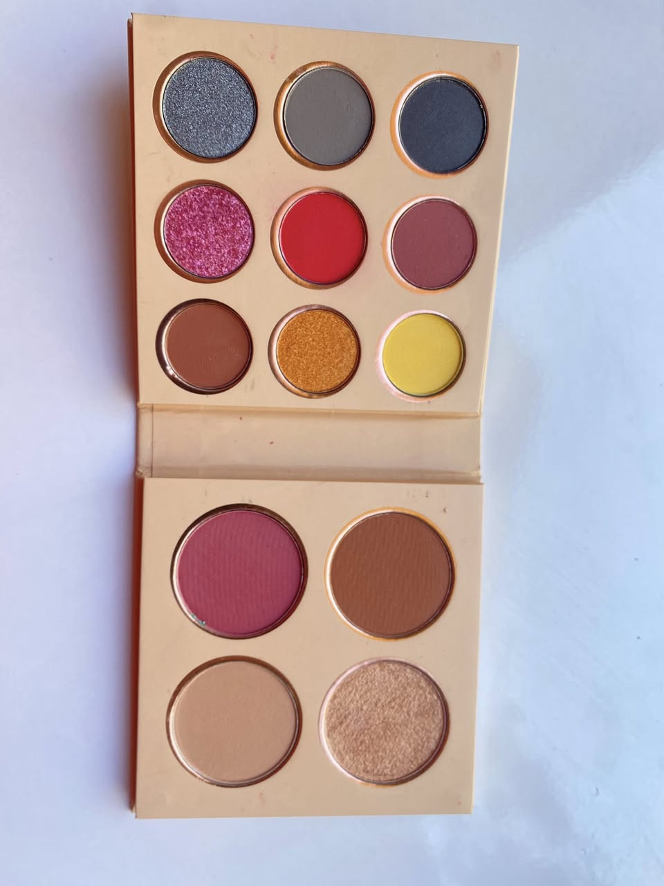 بالـيت شدو 
بكل الألوان وماركات كلش حلوه 
الأسعار مختلفه ♥️
يوجد توصيل 📍


**إذا كنت صاحب هذا الإعلان وتريد حذفه لأي سبب، رجاءا أرسل رسالة إلى الدعم الفني**