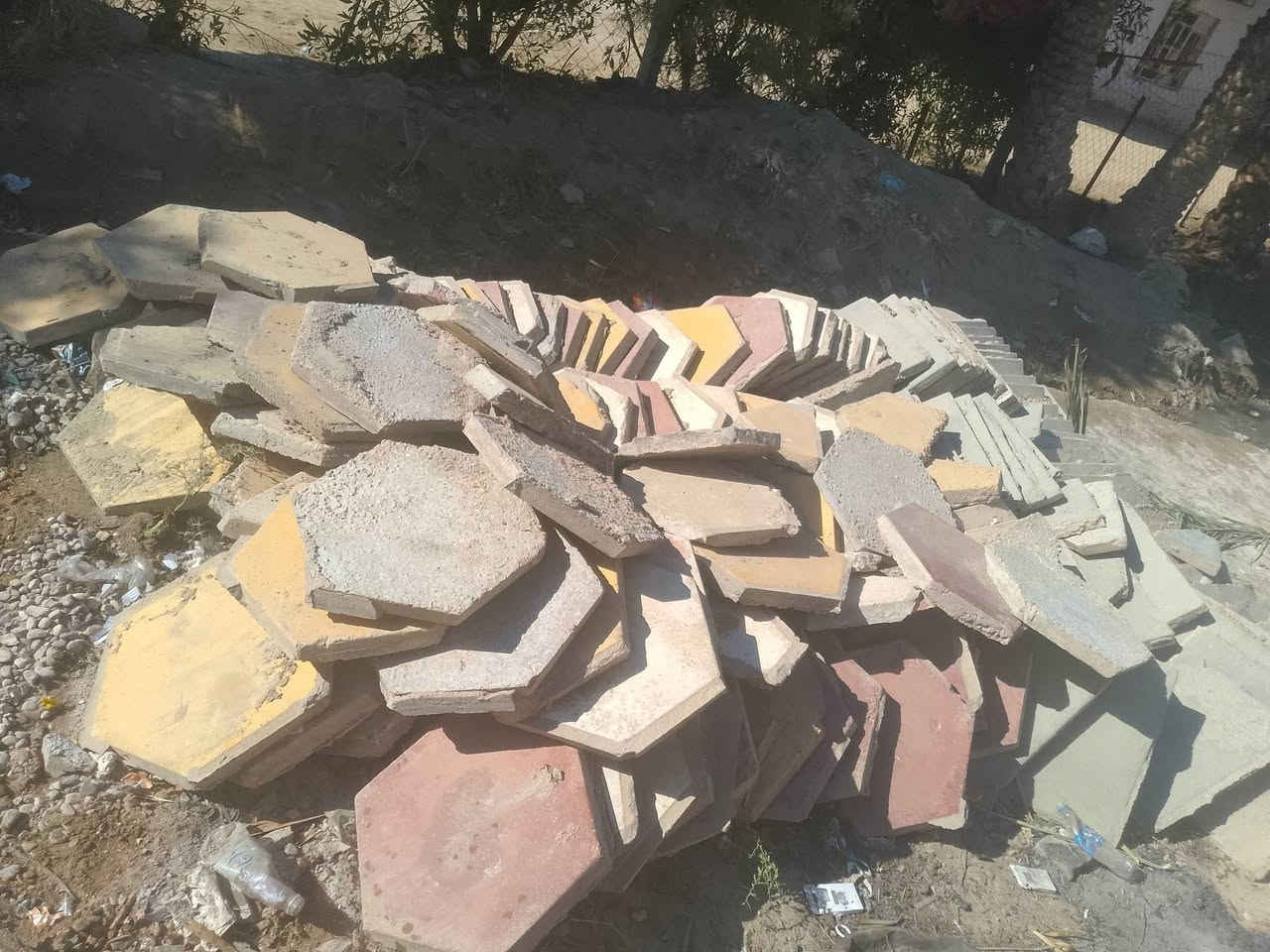 سلام عليكم شتايكر وكاشي. الوان للبيع. عدد اللوان 160 قطعه والشتايكر الملح 60 قطعه  سعر القطعه بلف  الاتصال ‏‪***********‬‏
