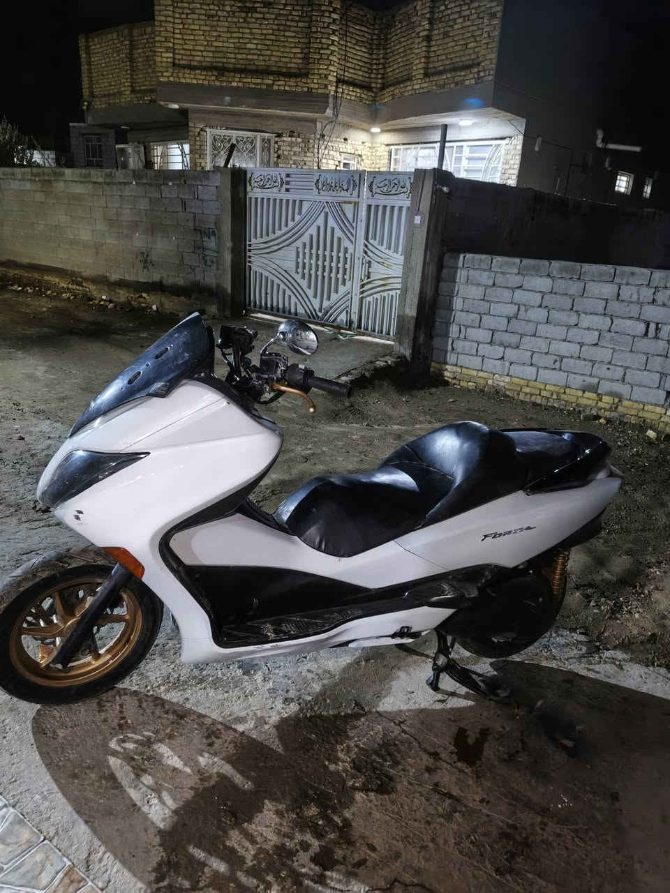 سلام عليكم 
فورزه 010 مكينه وكير كفاله 
مصبوغه جماليه الدراجه ما ناقصه شي نكره سلف 
مكاني الديوانيه 
سعره ٨٥٠ وبيه مجال 
بدون اوراق 
رقمي ***********
