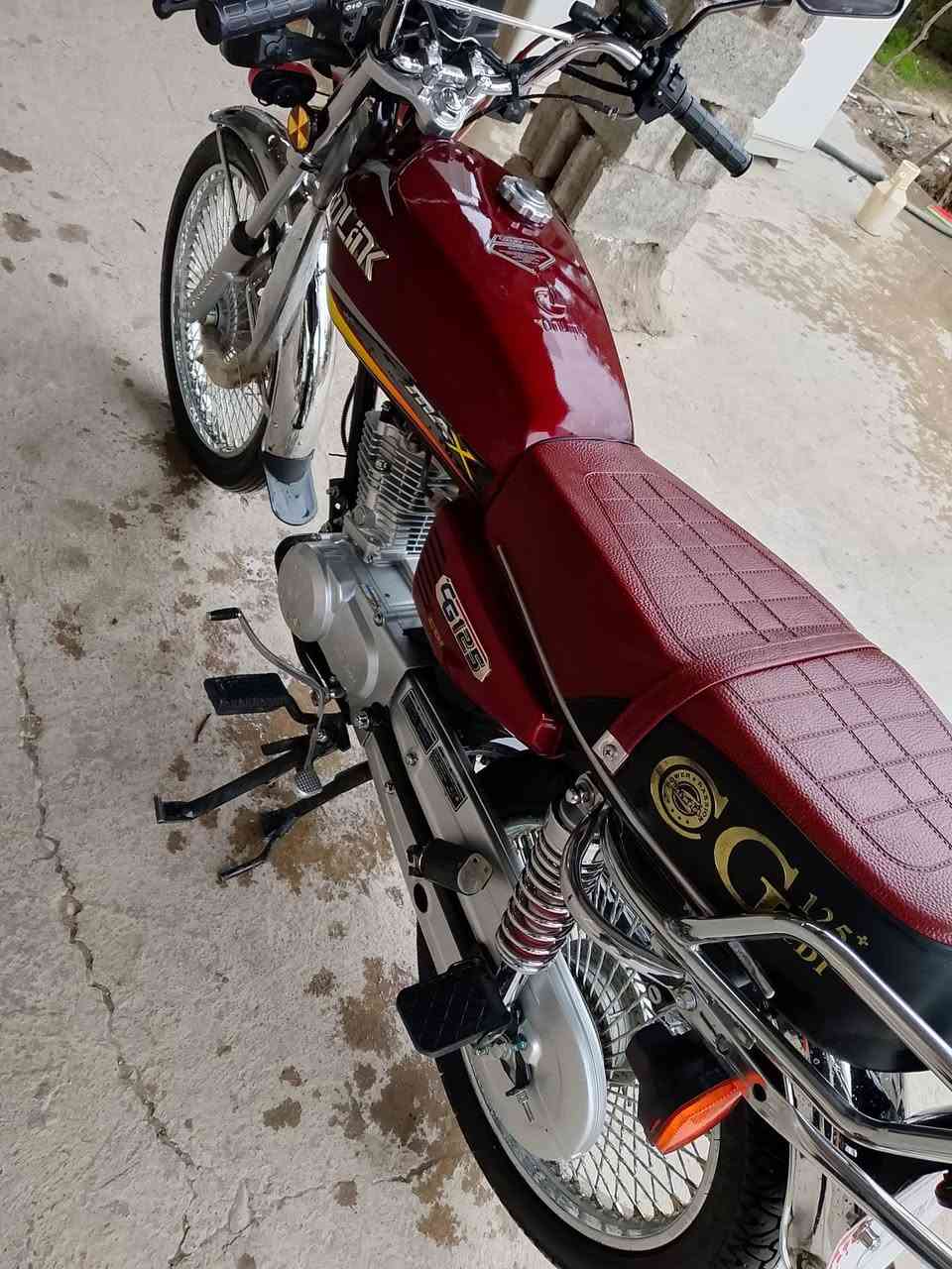 سلام عليكم دراجه للبيع ايراني موديل 2024 منفيس موجود  كهربائيات كامل شغاله دراجه نضيفه محرك مامضروب صبانه بلادي شركه نوع سونيك مكاني كركوك حي العسكري سعر 650وبيها مجال حك الجيه.. رجأ الموشراي لايكسر بسعر. ***********
