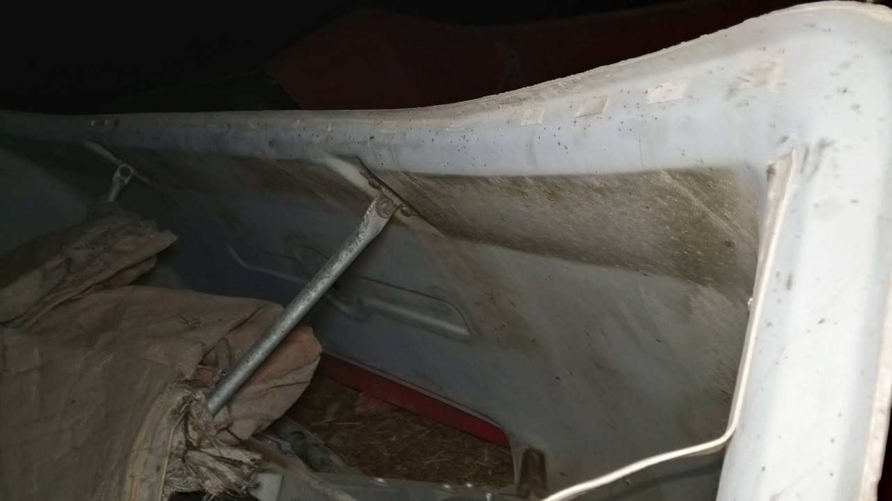 كاسحه وزعانف للبيع ***********
