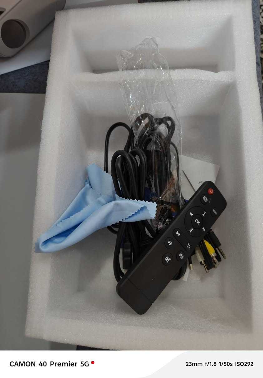 داتا شو فولHD
بدقة عالية جداً ((جديد)) 
مع كامل ملحقاته كما موضح بالصور
متوفر قطعتين منها
للتواصل خاص ماسنجر متوفر
*********** واتساب
