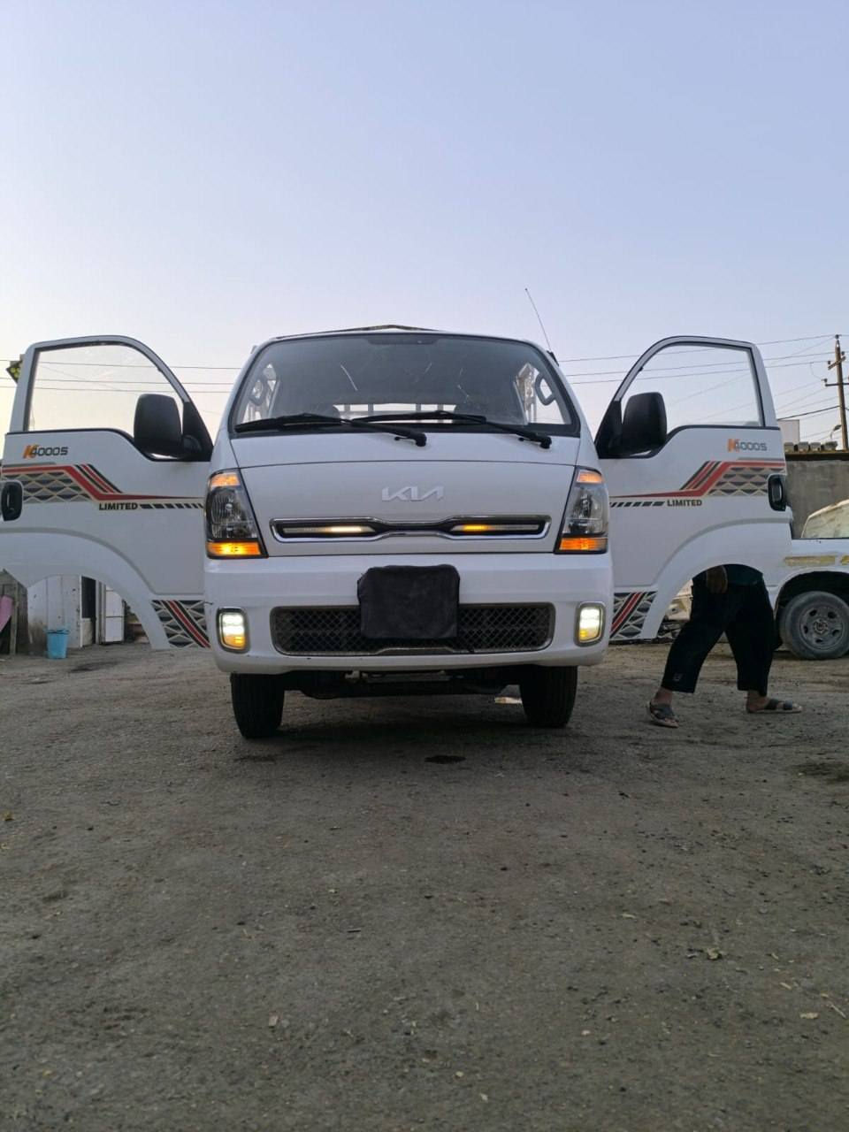 السلام عليكم
كيا فحل موديل 2022
رقم بغداد باسمي السيارة مكفولة
السيارة على أيدي من سنة 2022 لحد الان 
محور ويل خلفي
مغلف البدي كامل 
محجر مال صويرة عالي مثل ما موضح بالصور
المكان بغداد 
السعر 175
وبيهة مجال حك الجية
للتواصل ع واتساب 
***********
***********
