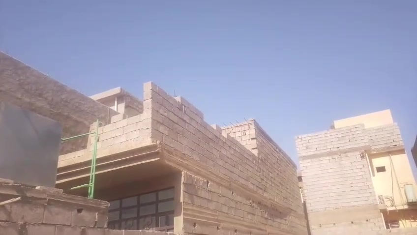 حي جناين خلف جامع مالك بن أنس قرب ملعب سلوان.                                                                              طابو صرف.                                                                                        مساحة 125  طابق أول /استقبل+مطبخ+صالة+غرفة+حمام.+مانور + بيت كاعية صبة بس مطبخ سراميك جدران  وعندك أرضية مال صحيات برا سراميك                                                                                طابق ثاني/بس هيكل ومسكاف فقط غرفة وصالة وحمام ودرجة على سطح فقط وجة مامسكف.                                                                                                                     تبليط الباب+أنار بليل+مجاري +شارع عام قريب                                                                                                    دقيقتين يبعد.                                                                                                                        السعر البيت (100)وبي مجال بسيط                                      خاص مفتوح. او واتساب على ذني ارقام.                                                                                                    1-***********.                                                                                                                                                     2-0776526150

