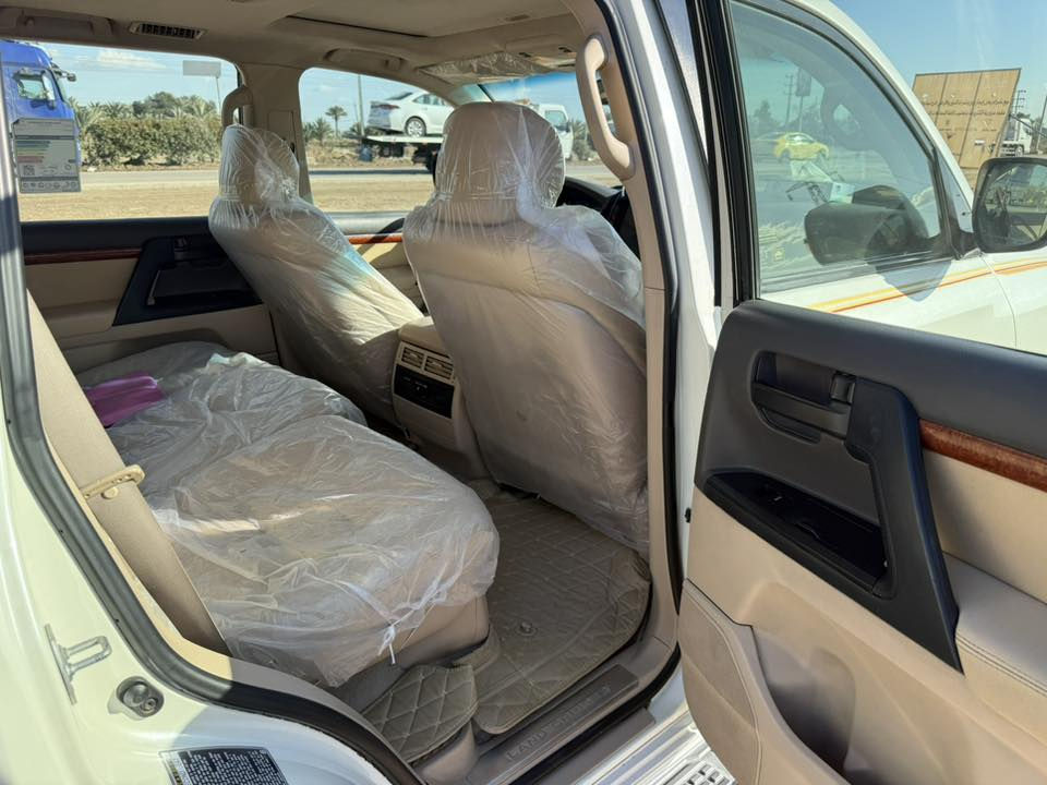 لاندكروز 2015خليجي فطيم سياره مكفوله من صبغ فقط شخوط مع بارد موضح بالسونار ماشيه 113الف حقيقي سياره قبل شهر سويتله ادامه يم شركه ساز فواتير صيانه موجوده تخم تاير 2025 الأصلي رقم بغداد دولي اخوان سياره كلش نضيفه مال جناي مكان سياره الحله *********** محرك وكير وحداديه مكفولات من الفتح السياره ناعمه بالشارع اخوان السعر 40000$ وبيه مجال  ماتصرف عليها دينار
