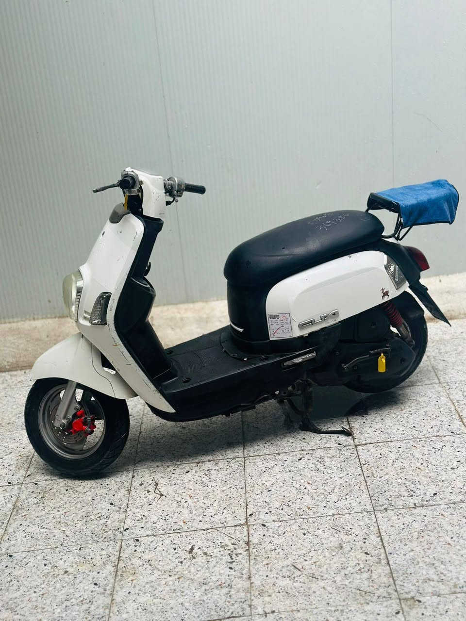 سلام عليكم دراجه بوليسي للبيع نضيفه حيل ما ساله هواي من طلعت من الحاويه دراجه كله ختم واحد جيب وياك واحد يفحصه من طول لطول دراجه تخبل    وانه مكلف بنشر هاذ رقم صاحب الدراجه توصلو وياه وما يقصر ‭0788 721 8398
