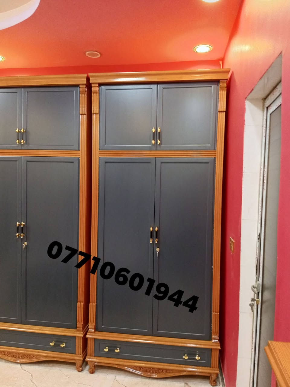 "تم بحمد الله تسليم غرفة للاخ ابو زهراء  متكاملة من أخشاب عراقية، مصنوعة من السنديان الطبيعي الخالص، شغل يدوي متين ودقة عالية بالتنفيذ. الغرفة مصبوغة بلون رصاصي بصبغ حراري عالي الجودة، مقاوم للعوامل ويعطي لمسة فخمة وعمر أطول. العمل منفذ حسب الطلب وبمواصفات تضمن المتانة والجودة والذوق العالي
الشغل @استاذ عمار
