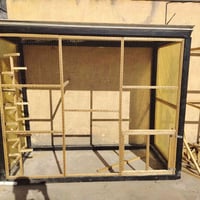 قفص للبيع خشب كله واجه 2متر الارتفاع 170 السعر 85 قفل  الاستفسار 07509...