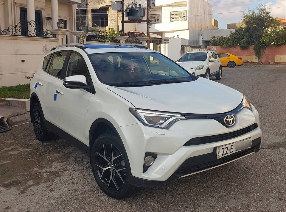 للبيع سيارة تويوتا راف فور موديل ٢٠١٨ خليجي ١/١ كلين تايتل وكالة سيد نهرو فطيم لون ابيض بدون صبغ او تبديل او تعديل بارد عدا ٣ أصابع PDR محرك و كير مكفول و ما مفتوح سنوية جديد رقم جديد زينكة مدفوع يعني سيارة ربع دينار مصرف و سيارة بسمي شرط التحويل و الوكالة 
مواصفات 
بلاجكتور 
زراكات لايتات
لايتات أمامي و خلفي زينون + LED
لايتات AUTO 
ويل كروم اسود كبير بلادي 
سقف سلايت طكتين 
فورويل 4WD
حساس أمامي و خلفي 
بصمة أبواب + تشغيل 
صندوق شفط + كهربائي + يفتح بالرجل ايضا
كشنات كهرباء 
كشنات جلد 
داخل مشمشي 
شاشة كبير + Apple car play + كامرة + GPS
تبريد لمس (بيانو)
شاشة اعطال 
مودات قيادة NORMAL + ECO + SPORT 
و ٤ جامات كهرباء + مراية كهرباء + اشارة بالمراية 
مراية شفط + ترحيب + مراية قلاب 
محرك ٢.٥ 
و بعد مواصفات هواية مكان سيارة كركوك سعر ٢٢٠ و بي مجال بسيط رقم موبايل *********** كركوك, العراق
