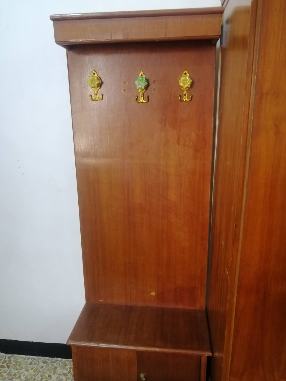 غرفه اخشاب السعر 275الف
مستعجل على بيعها
***********
***********
