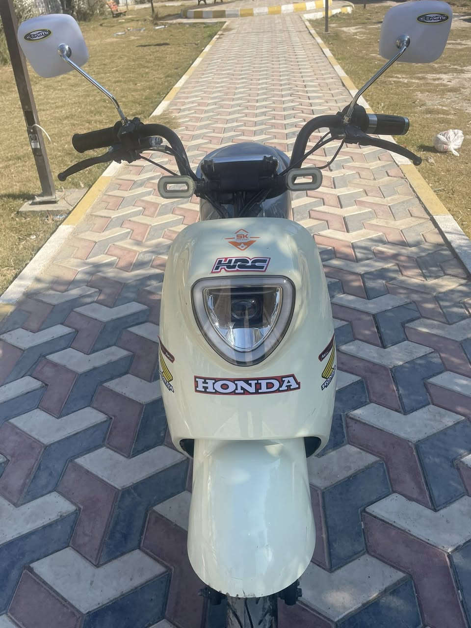 السلام عليكم دراجه شحن للبيع دراجه نضيفه جداً دراجه مستخدمه 4بطاريات كبار وياهه بصمه عدد 2وكارت ومفاح وشاحنه اصليه  السعر 350وبيهه مجال مكان بغداد الامين الثانيه تواصل ***********::::***********
