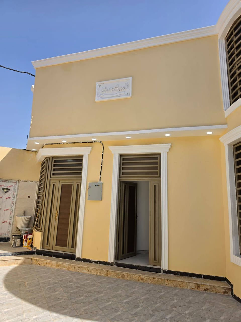 🏡 يتوفر دار سكن للبيع ✨

📐 المساحة 200 متر
💰 السعر جداً مناسب بالنسبة للموقع

📄 طابو ملك صرف زراعي عراقي سند 25
🏗️ البيت زيرو بناء درجة أولى 💯💯

يحتوي البيت على:
🛏️ غرفتين نوم
🛋️ صالة كبيرة
🍴 مطبخ مفتوح على الصالة
🪑 ديوان معزول
🚿 صحيات داخلية وخارجية
📦 بيتونة كبيرة تستخدم مخزن
🚗 كراج كبير

📍 موقع الدار:
خلف سوق أبي الخصيب مباشرة
خلف جامع سيد علي

⚡ جميع الخدمات متوفرة:
💧 ماء
⚡ كهرباء
🏫 مجاور مدارس سوق أبي الخصيب
🏥 يبعد دقيقتين عن مستشفى أبي الخصيب العام

✨ موقع ممتاز جداً يصلح للسكن أو عيادة طبية

🏗️ البناء درجة أولى
⚡ حتى نقاط الكهرباء بيهن ضمان 25 سنة

💰 السعر 150 مليون قابل للتفاوض

للاستفسار أكثر يرجى التواصل أو زيارة مكتبنه:
📞 ***********
📞 ***********

مكتب ساني للاستثمار العقاري 🤍
