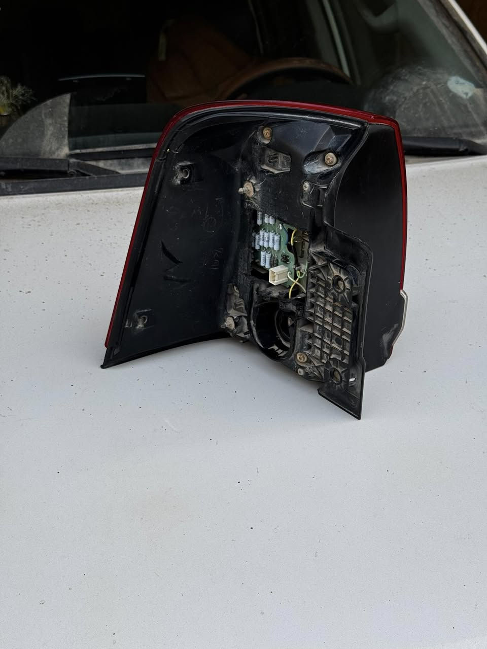 بك لايت لاند كروز 2008 -2011 جهة اليسار اصلي مال سيارة 
شغل بس السكن ضعيف فقط 
السعر 40 الف 
***********
