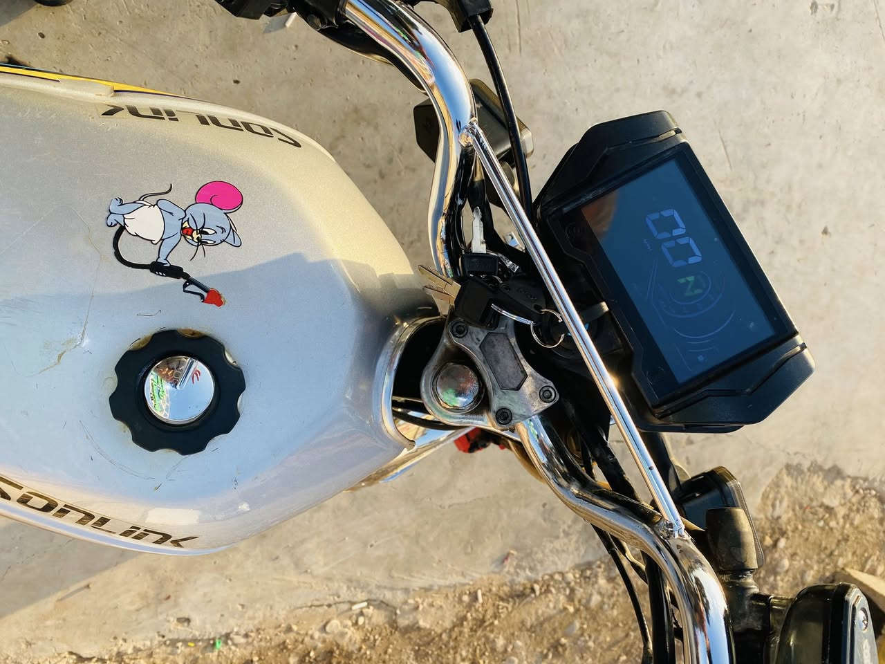 السلام عليكم تايكر موديل 2024 مكينه ما مفتوحه جديده أوراق كامله 
السعر 625 وبيها مجال قليل مكان الصويره رقم الهاتف
***********
