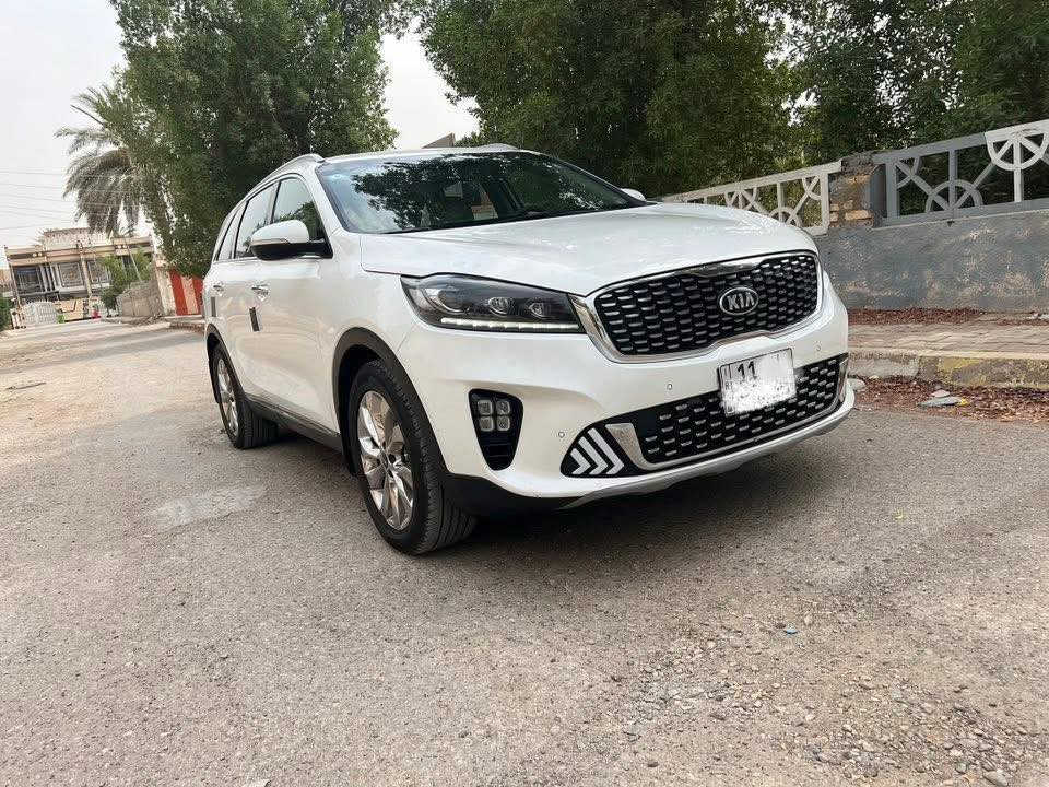 كيا سورنتو خليجي 
رقم بغداد الماني بسمي 
موديل ٢٠٢٠ شكل ال٢٠ 
لون ابيض 
٦ سلندر ٧ راكب 
فوووووول مواصفات بدون فتحة 
بصمتين: تشغيل وتقفيل 
الباب الخلفي كهرباء 
بردات خلفية اصلية 
كشنات جلد اصلي لونين 
كشنات ٢ كهرباء 
شاشة كبيرة اندرويد 
كامرة دوارة اصلية 
حساس امامي وخلفي 
مري شفط مع القفل 
جي : بي: اس: خرائط طرق 
اريل ابيض طيارة 
كيجات السرعة زئبقية 
شاشة الدشبول الكترونية 
تحكم استيرن فول 
حاكية : ابلوتوث: اوكس 
نظام ايكو درايف 
اضواء ترحيب بليدات 
علامة سورنتو بلدوسة 
تبريد ابيانو لمس 
تبريد ٣ قطع ثلج 
مانع انزلاق وانحدار 
شاشة اعطال بلدشبول 
لد امامي وخلفي 
لايت زنون اصلي 
اشاير بلمري 
يدات نيكل اصلي 
ويل اكروم ١٩
تخم تاير جديد لك 
ماشية ٥٥ الف اصلي 
كير ومكينة وصدر وحدادية وتبريدكفالة عامة
كفالة عامة بدون ضربة وتبديل واشخوط وبارد وصبغ حتى الدعاميات كفالة
سيارة جديدة معنى الكلام من زيرو عدنة على ادينة 
سيارة جاهزة مابية اي نقص 
الرقم الدولي الجديد/ هزة جديدة / سنوية جديدة 
كتلوكات الشركة موجودات / البصمة الثانية مستخدمة/
السعر ٢٥٨$
***********
