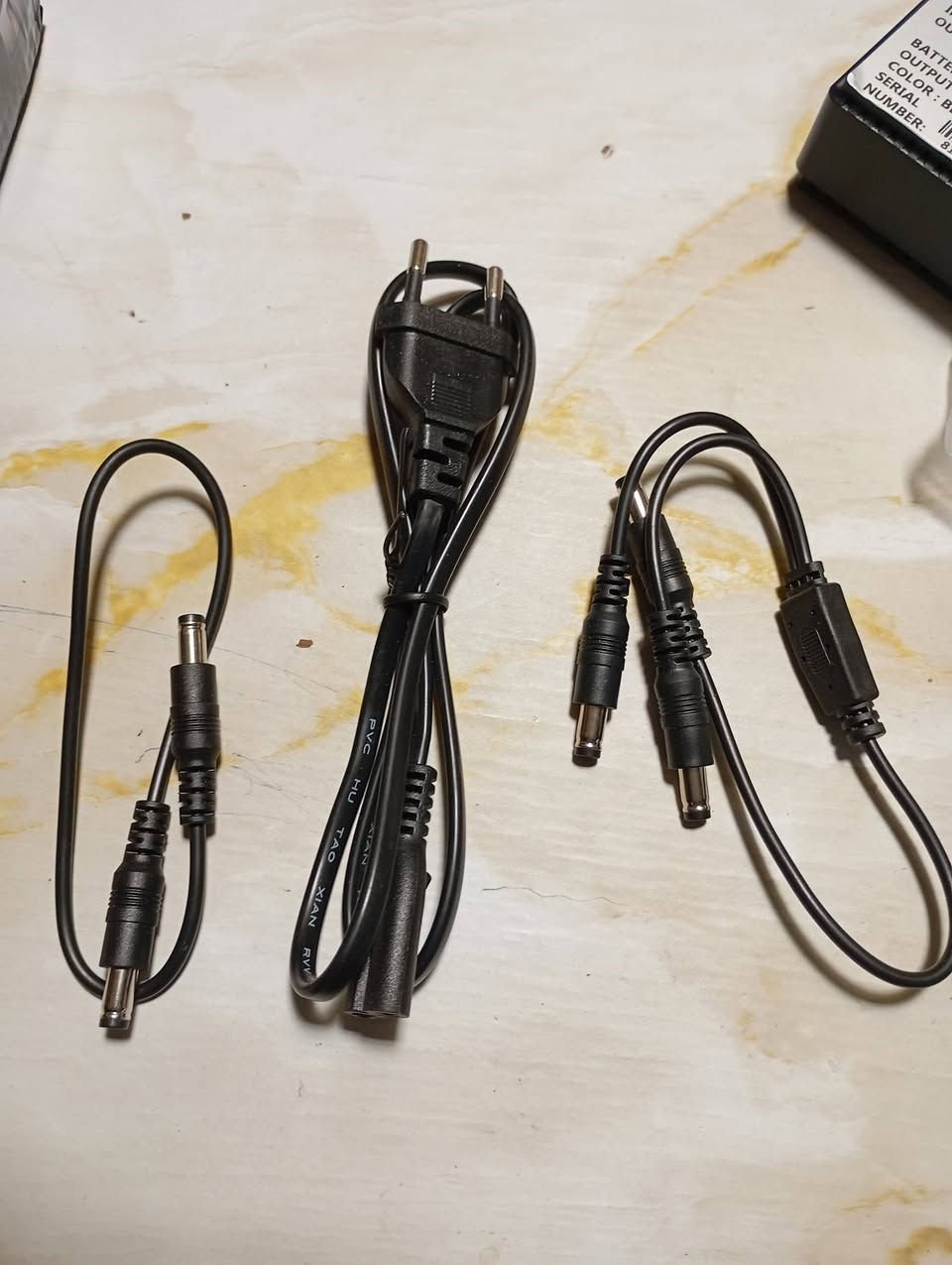 جهاز DC UPS

بطاريه 10400 mAh ليثيوم 

18 واط 

يشغل أجهزة الراوتر، المودم، وكاميرات المراقبة

يدعم فولتيات متعددة لتناسب مختلف الأجهزة، غالباً ما تشمل 5V، 9V، و 12V، بالإضافة إلى منفذ USB لشحن الهواتف


**إذا كنت صاحب هذا الإعلان وتريد حذفه لأي سبب، رجاءا أرسل رسالة إلى الدعم الفني**