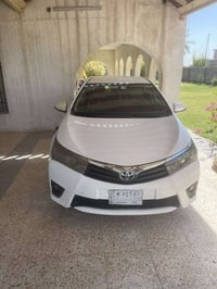 كورلا ٢٠١٥خليجي  سياره جاهز على اخر شي تخم تاير  ماشيه ٢٠٠ بيها قطعتين...
