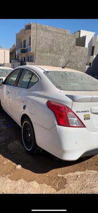 نيسان سني للبيع موديل 25 ماشيه 95 الف   الجاملغ الايسر مبدل ولباب بيها...