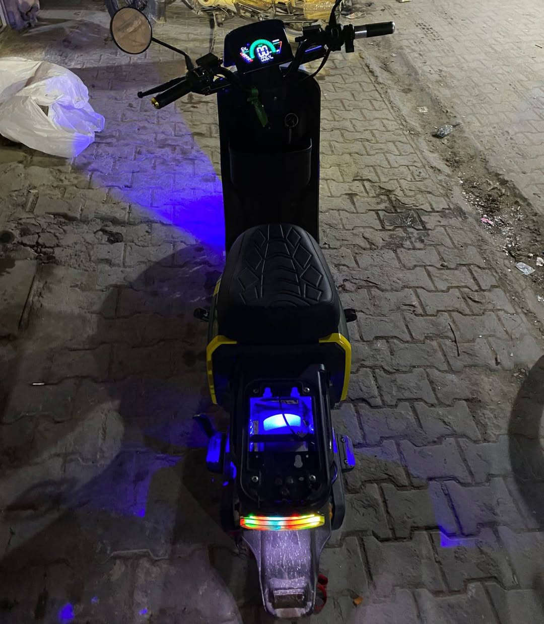 السلام عليكم دراجه R7 فول نضافه دراجه جديده استعمال شهر فقط  ممغسوله احلا من الصور مكاني بغداد الشعله سعرها 650 بيه مجال بسيييط كلش ماخذه ب750 قبل شهر بعده بنضانة الشركه ***********
