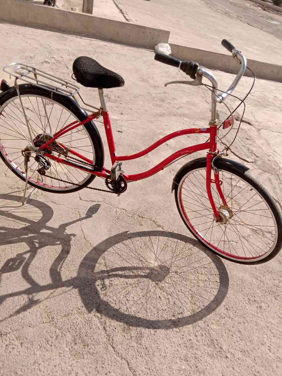سلام وعليكم بيسكل حجم ٢٦ بآلة مال حاوية ستخدام قليل ياباني🇯🇵🚲 اصلي نظافة كدام كير كلو شغال حساس غراض كلها أصلي عينك سعر ٧٥ وبي مجال مكاني موصل حي الانتصار ***********📱
