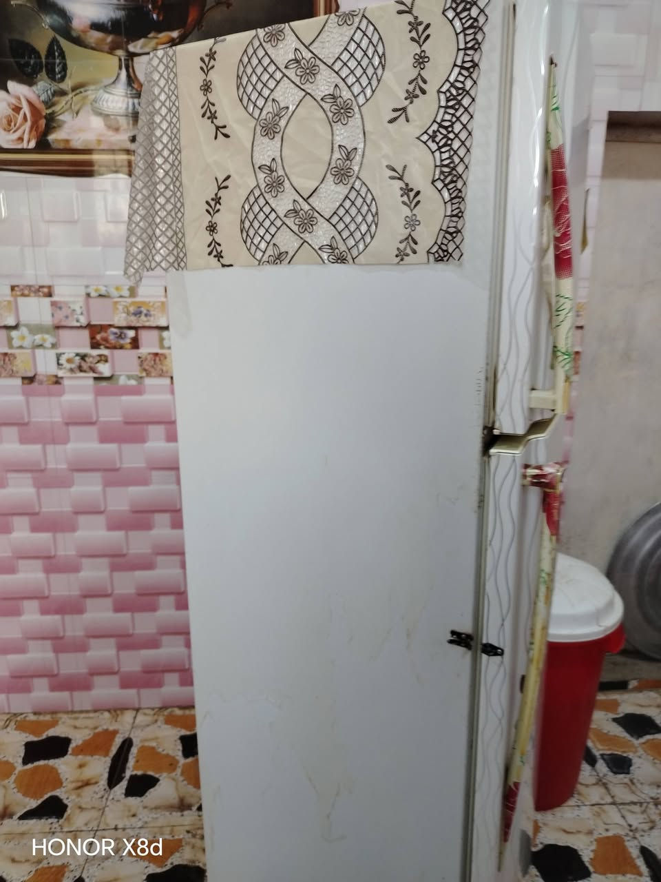 سلام عليكم ثلاجه للبيع وكفت فجه مابيه ليك نضيفه اتصال او وتساب ***********
