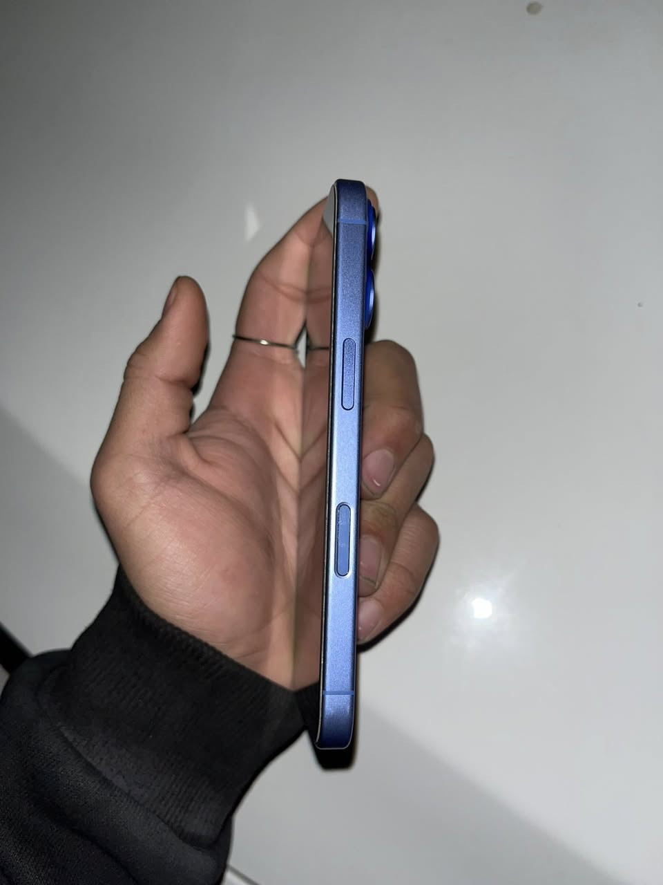 السلام ؏ـليكم
جهاز ايفون 16 عادي للبيع او مراوس بـ16 برو فقط

مواصفات الجهاز:
 ذاكرة 256 لون ازرق💙 بطارية 100% الجهاز شرق اوسط مستخدم 5 اشهر فقط استخدام قليل جداً نضافة 100% كامل الملحقات ضمان الشركة بعدله 7 اشهر الجهاز لامفتوح ولامبدل بي ايشي شخط مابي 
السعر: مليون وبي مجال 
العنوان: ديالى بعقوبة 
للأتصال: ***********
