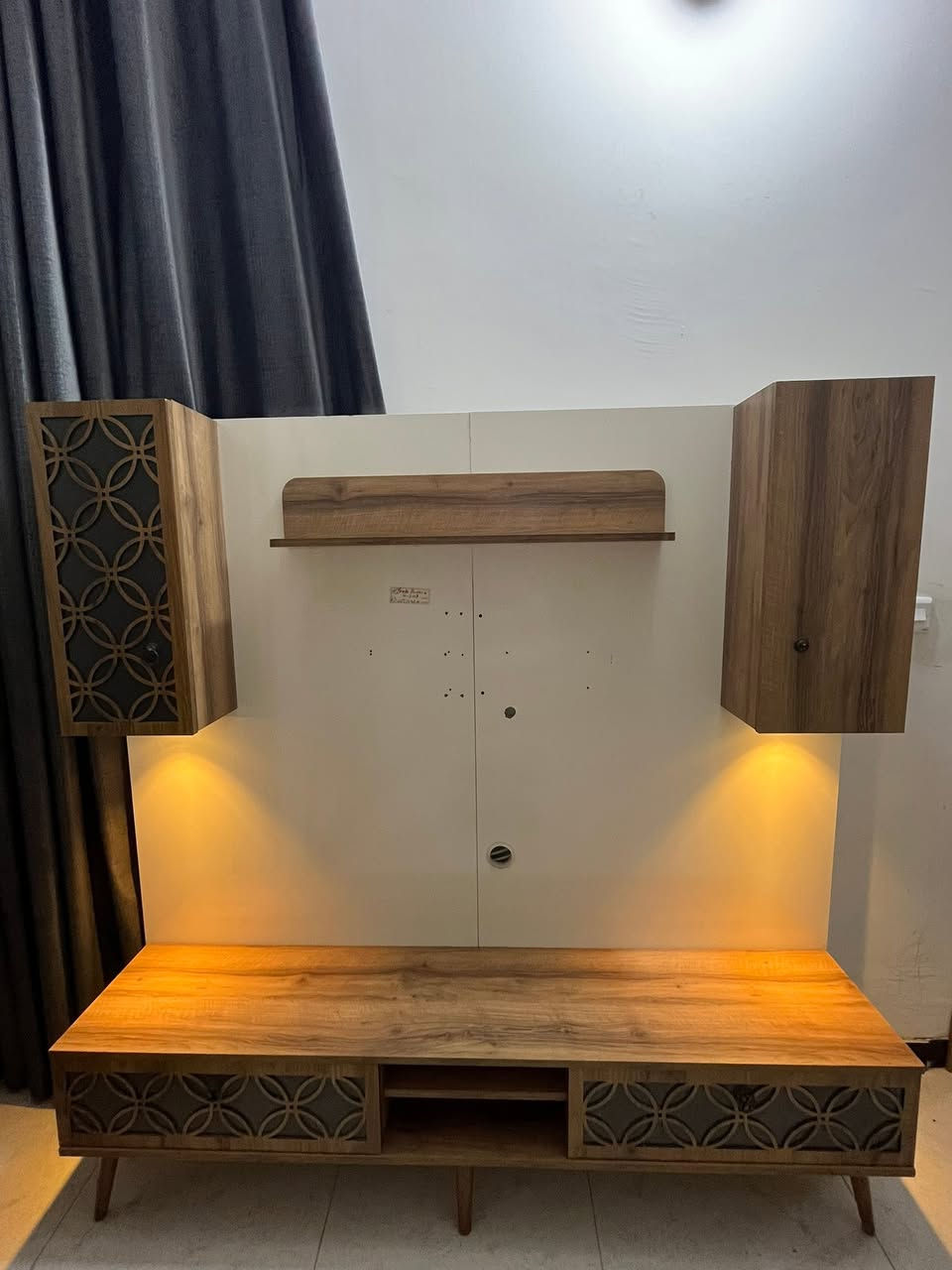 السلام عليكم معرض تلفزيون للبيع تصميم مودرن تركي اصلي نظيف جداً وبحالة ممتازة (شبه جديدة) كما هو واضح في الصور خالي من اي شخط . السعر 150 العنوان بغداد


**إذا كنت صاحب هذا الإعلان وتريد حذفه لأي سبب، رجاءا أرسل رسالة إلى الدعم الفني**