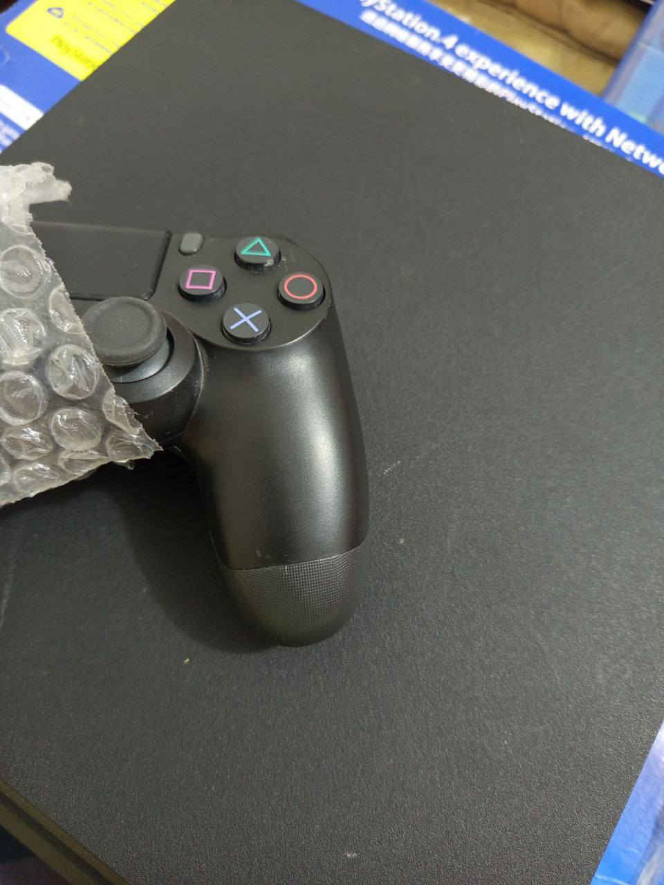 السلام عليكم
بلي ستيشن 4 جديد مستعمل ايام حدا قليلة وقرص GTA 
سعرة 300 الف مع القرص


**إذا كنت صاحب هذا الإعلان وتريد حذفه لأي سبب، رجاءا أرسل رسالة إلى الدعم الفني**