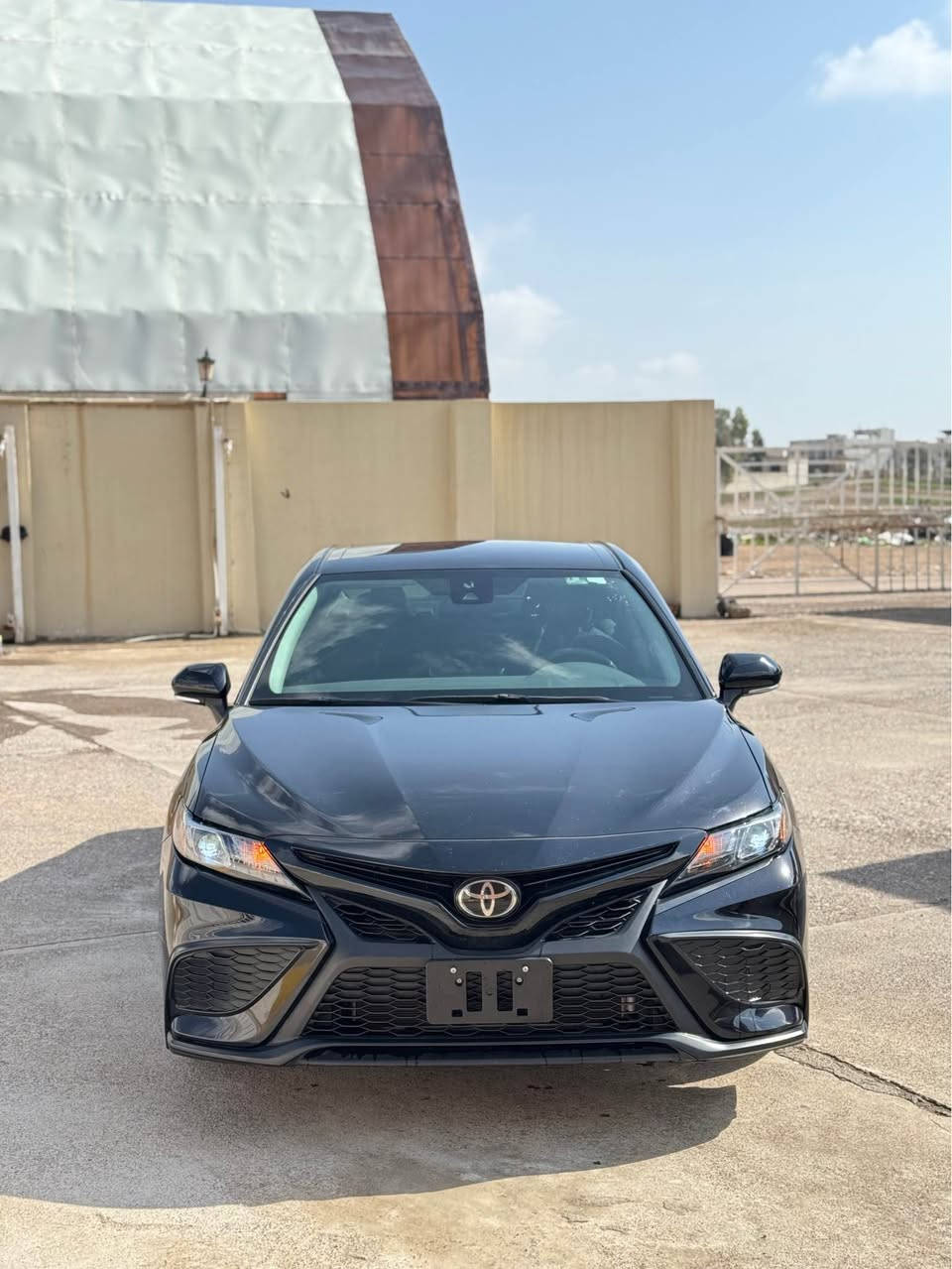 سلام عليكم 👋🏻
 تويوتا كامري موديل 2024 SE السيارة كلش شرط بجم و ورة كلو كبس شرت عنتيك دعاميات هم شريكة و بدون صبغ فقط بابين بةس بخ بدون دواخل بدون ايرباك شرط السيارة مابي تعديل و ماشية ٣ الف رادار فحم و رقم شرط و مواصيفات SE فول معدة فتحة و بصمة سعر 210$ و بي مجال مكان عقرة اذا انت شراي اتصل ***********🖤💣 اكر, نينوى
