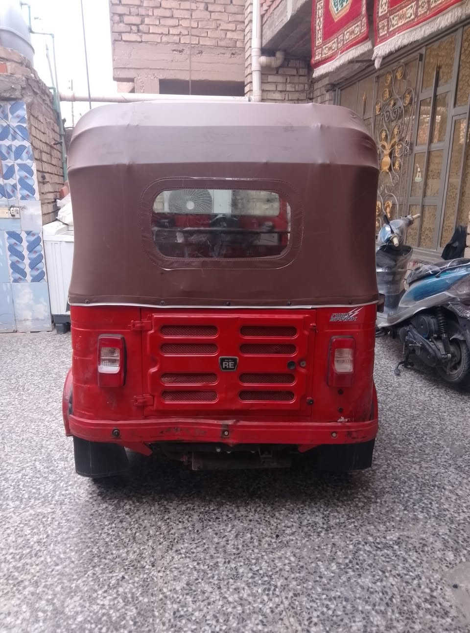 سلام عليكم تكتك 19 شهر 12 رقم وسنويه مضلع  مكان كماليه  سعر 5700 وبيهة مجال تصال ***********
