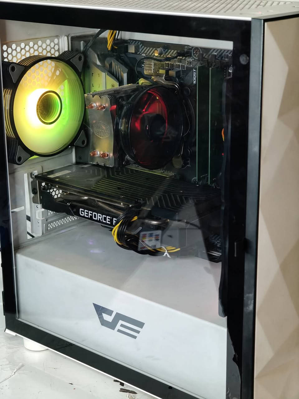 السلام عليكم
تجميعة كيمنك شكل واداء ونظافة للبيع 💯
المواصفات :
💠GPU: Palit RTX 2060 12G
💠CPU:  Core i5 9600KF  6C 6thr 4.6GHz
💠Cooler: Coolermaster air cooler
💠M.b: msi MAG mortar B365m
💠RAM:  2x8 16G DDR4  
💠STRG: SSD256GB+HDD500GB
💠P.s: Aigo psu 600w 
💠Case: Darkflash case with 3xfan  

💲السعر 685 الف مع ضمان الحاسبة اسبوع بشرط تربطها على UPS لحماية القطع من الكهرباء

بغداد مدينة الصدر قطاع 23
يوجد توصيل
 واتس ***********
 اتصال ***********
