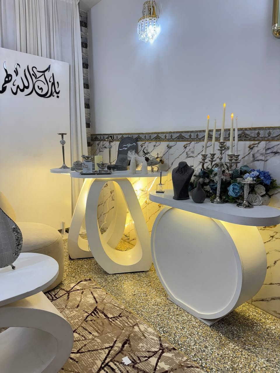 السلام عليكم عدي هاي الكوشه للبيع مع جميع تفاصيلهه بيهه ضهرين ثنينهن للبيع واحد يصير عل شكل مسرع ول ثاني موضح كدامكم شون صاير مقوس تقريبا مكاني بغداد

رقمي ***********
