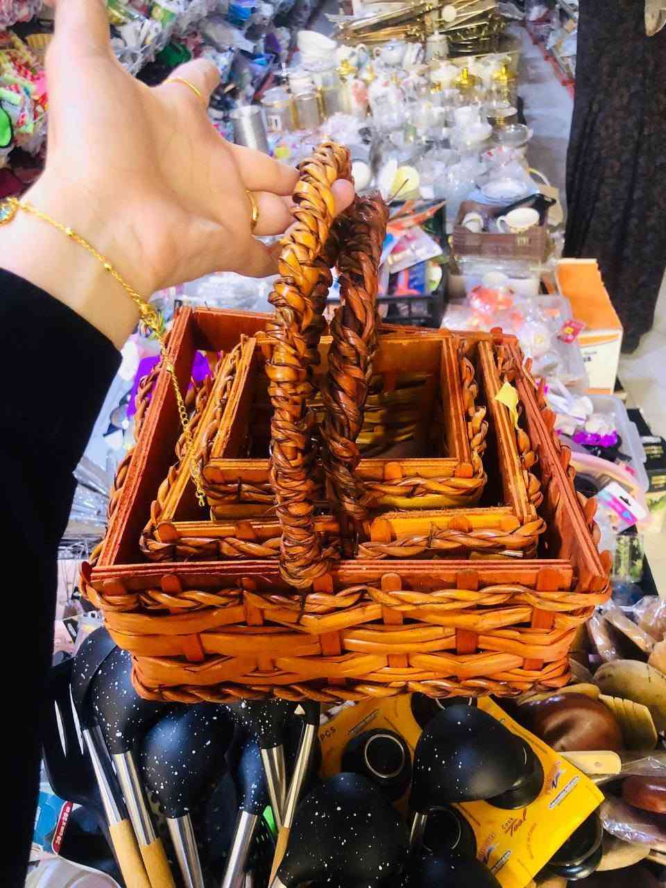 باری تازەمان بەدەست گەیشتووە هەموو رۆژ بابەت نوێ 

وەجبەی نوێ ماڵەکەت برازێنەرەوە هەموو خوار جوملە بازار

کاڵای نوێ گەیشت پێویست ناکات وەسف کاڵا و نرخەکان بکەن هەموو شوێنێک پرسیار نرخەکان بکە جا سەردان ئێمە بکە

 
هەر ئێستا جوانترین بابەت دیار و هەدیە گەیشتووە 
ماڵەکەت برازینەوە بە شێواز و جوان و ناوازە 

 لە هه رزان بازاڕی سەیدسادق بەردەسته 

‎      جوانی  😍

‎     هەرزانی 😯

‎    کوالێتی ئامانجمانە 👍👍👍

جوانترین کاڵا باردەستە بە هەرزانترین نرخ 😃
سەردانمان بکەن هەمیشە کاڵاکانمان بە کەمترین نرخ دەفرۆشین
ـــــــــــــــــــــــــــــــــــــــــــــــــــــــــــــــــــــــــــــــ
گەورەترین هەزار سەنتەر سەیدسادق 
ناونیشان / سەیدسادق : نزیک پردی قەرزاران یان نزیک مزگەوتی ئەوبەکری سدیق


**إذا كنت صاحب هذا الإعلان وتريد حذفه لأي سبب، رجاءا أرسل رسالة إلى الدعم الفني**