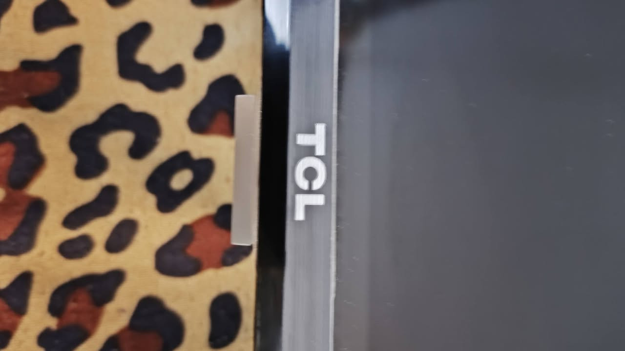 السلام عليكم شاشه حجم 32 شركه TcL الاصليه احسن شركه موجوده بلا سوق حالين قبل 18 يوم اشتريتها علمود سستتم كامرات وبلا خير ماشديتهن الشاشه مامدكوكه اصلن عله حايط الله شاهد ورسوله رايدها 80 وبيها مجال كلش بسيط مامحتاجها شاشه حاطها الرقم *********** وبلا خدمه
