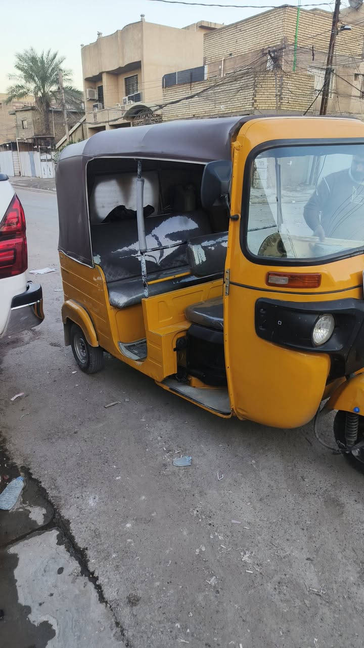 سلام عليكم
من رخصة مدير الكروب
تكتك للبيع موديل ٢٠٢٠ 
معمرة دوس وبيها صبغ باللغة الأيمن بدون حار 
رقم بغداد إنكليزي بسمي 
مجفته جديد كله أصلي ليبل وردي 
مكاني بالشعب 
للاستفسار هذا رقمي 
***********
ممتواجد عالفيس
