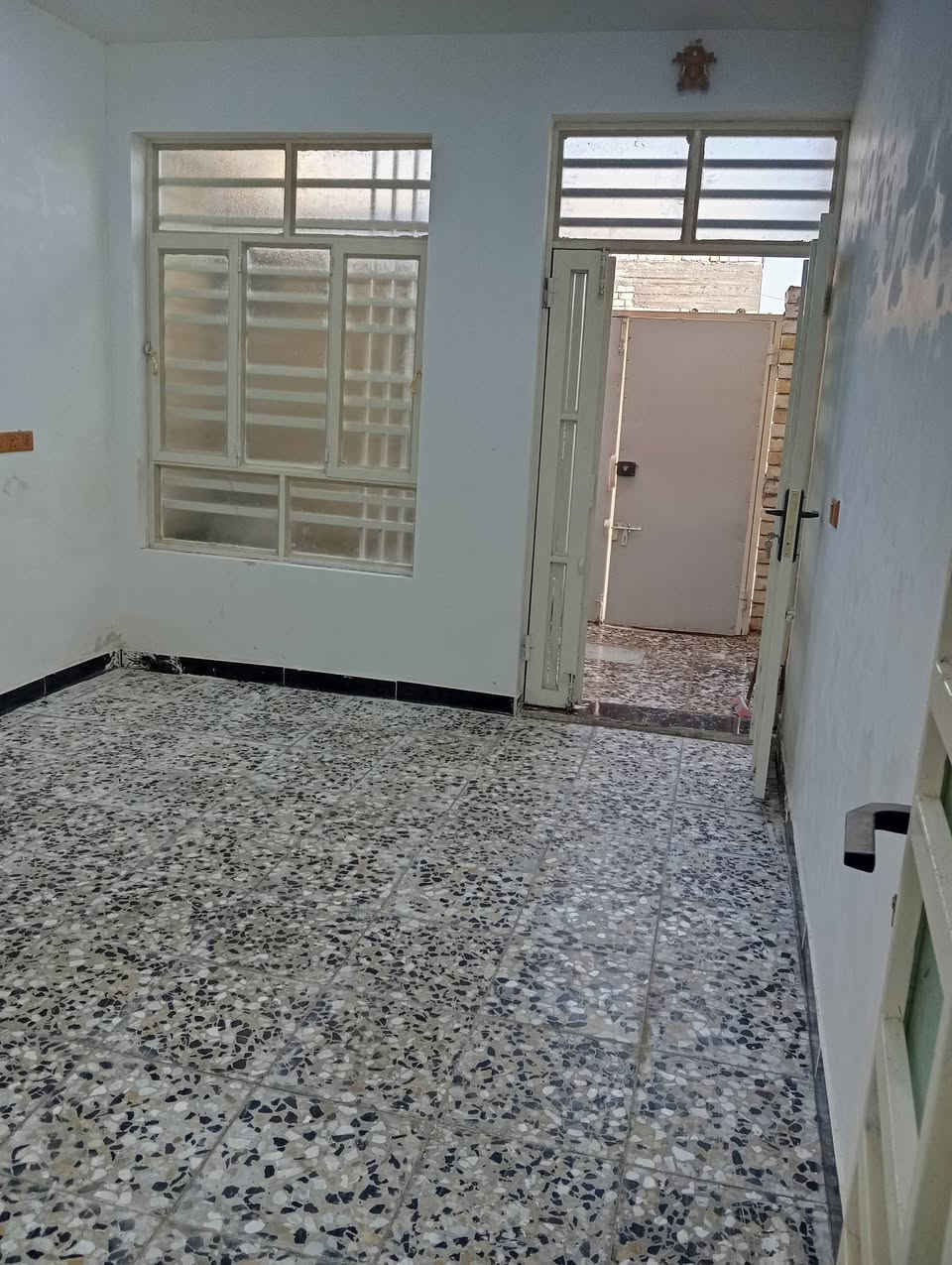 للبيع بيت جديد بناء حديث 4*20 الدسيم طابق واحد والطابق الثاني صاعد البناء البيت فارغ  *********** وات ساب موجود
