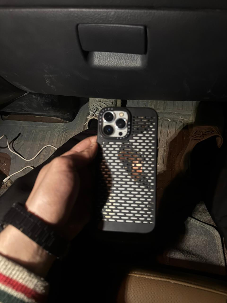 ١٣ برو ماكس للبيع  ذاكرة ١٢٨ مبدل بورد  فقط الجهاز فيس ايدي وكلشي بيه شغال السعر ٤٥٠ 
للتواصل ***********
