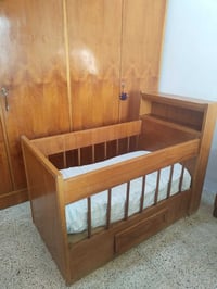 تخت طفل من 2 الي 4 سنوات للبيع بسعر مناسبه مراسل صاحبة عبر الواتساب   ...