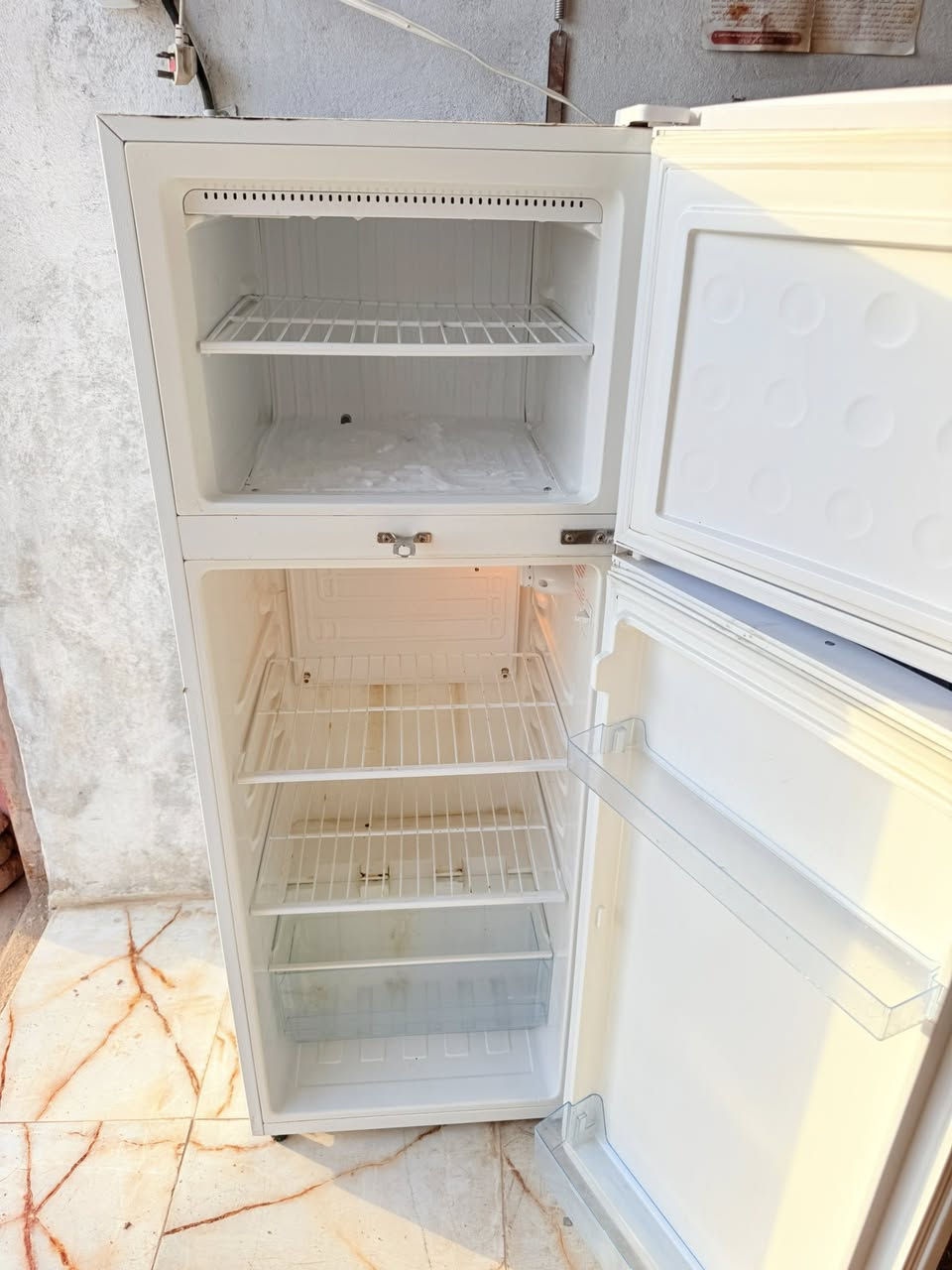 ثلاجه نوع كويين حجم 12 قدم شرط التجميد مامصلحه استخدام قليل ..الشطره ***********

