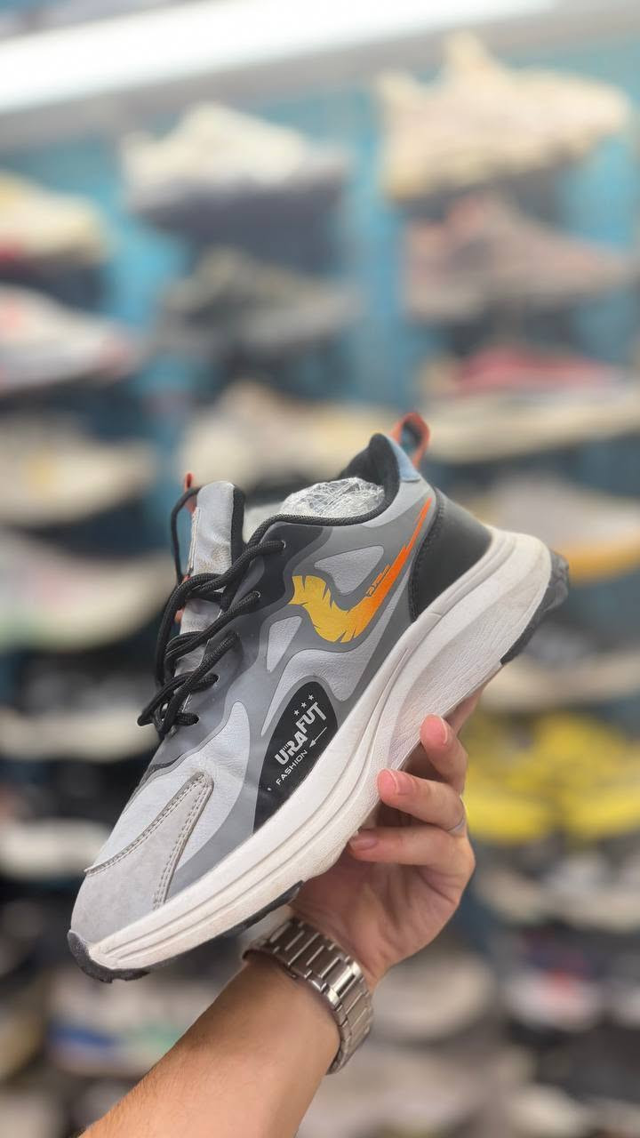 السلام عليكم ،
ترانشـ👟ــوزات (باله وليس شي ان جديد) درجه ممتازه والنظافه حلوه 85% لا تلف ولا مضروب ، قياسات مختلفه من 40 لل44 
راح تكون سعر القطعه 10 الاف وسعر ل3 قطع 25 الف فقط،، عـــ🔥ــرض لمدة 10 ايام
: العنوان الماجديه شارع الجامع قرب افران صمون الكوثر
:☎️ *********** ..
