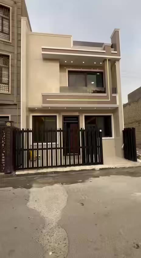 بيت 100 متر للبيع واجهة 6.66 ونزال 15
مدخلين استقبال ومطبخ في الواجهة 
يحتوي على 4 نوم سويت 
واستقبال ومطبخ وهول عدد 3 
العنوان حي الجهاد المسائلة والعدالة 
قرب مجمع النسيم 
للاستفسار اكثر 
***********
***********
