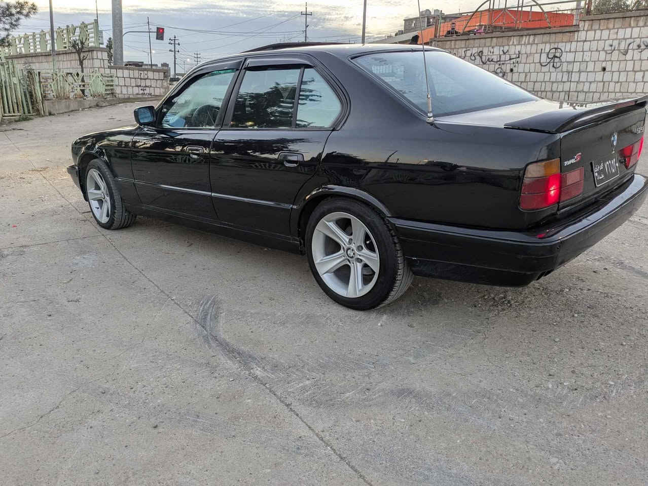 بي ئيم بؤ فرؤشتن 525گير عاديه ره شي قه تران بئ شوخت و جال و قوباوي ليدراوي و ده عمي نيه فول فول به س گير عاديه سه نه وي عه سليه به شه رتي ئه وةليات گيرو مه كينه به شه رت نرخي 30وةره قه ژم ته له فون *********** Taunton, Somerset
