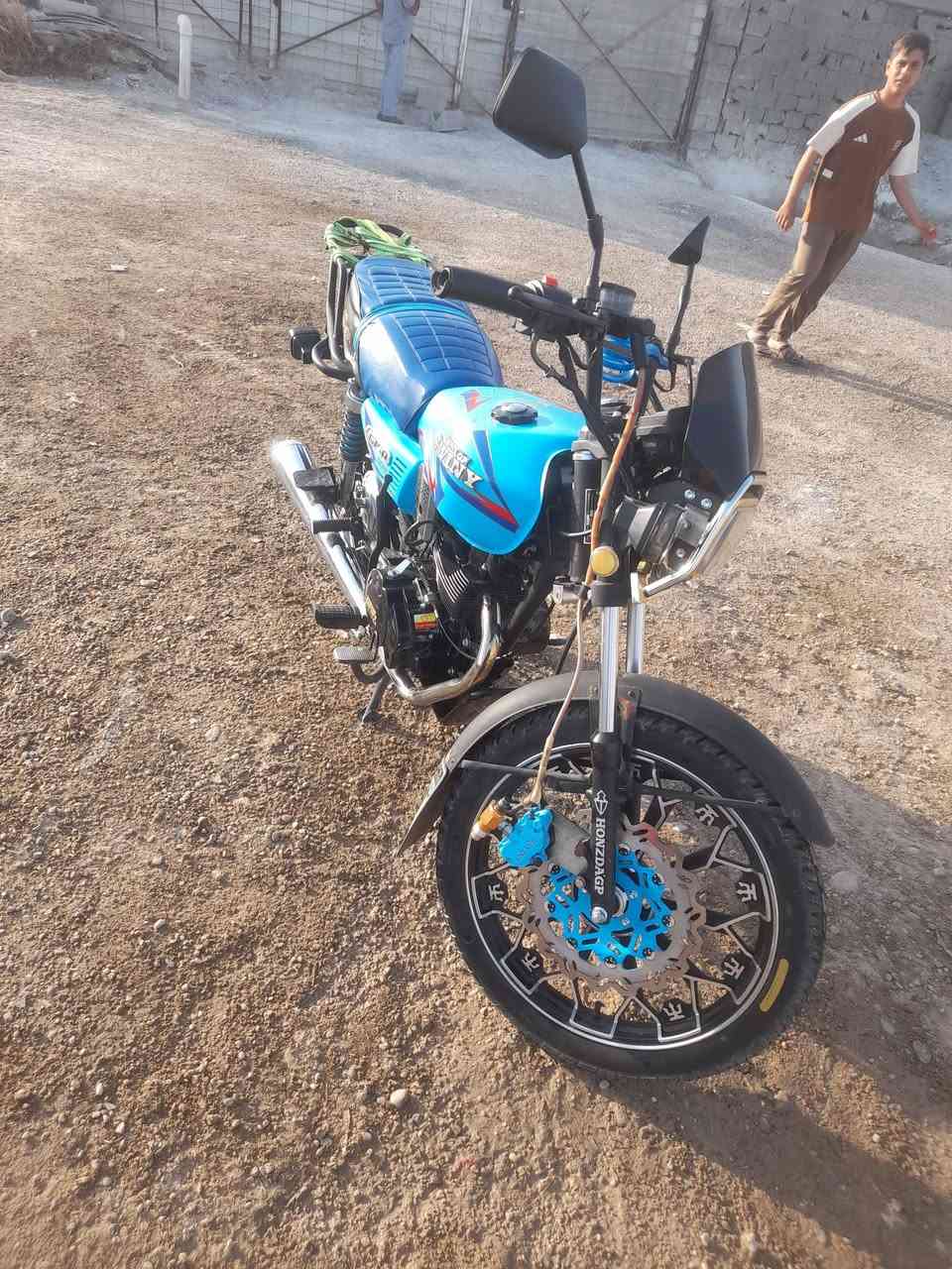 للبيع موديل 25 مكاني رمادي سجاريه دراجه نضيفه مكفوله السعر 800 بي مجال للطيبين ***********
