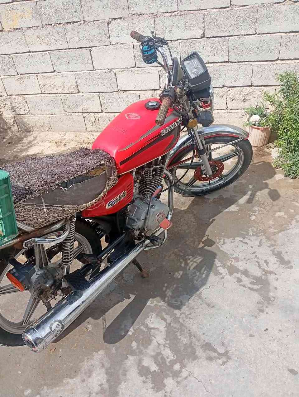 للبيع سيفان موديل 20 مكينه بلاديه لا مجفته ولا شي كهربائيات كلها شغاله سعره 450 بيه مجال شباب مكلف بالنشر ماطور مو إلي هاذه رقم صاحبه وخابرو ***********
