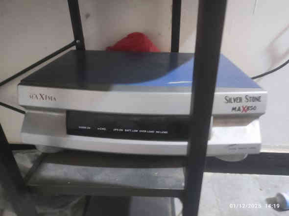 سلام عليكم عاكسة مكسيما 850 واط 3 امبير وباتري 12 فولد 90 امبير حالة الباتري جدا ممتازه استخدام قليل جداً والعاكسة كذالك بدون مشاكل بيها مودين مود 220 فولد ثابتة ومود كهرباء البيت تربطها على حاسبتك تنسه الكهرباء الباتري يمشيك 4 ساعات او اقل حسب الاستخدام 
ثنينهن ب 140
مع العلم بس الباتري سعره 105 مشتري 
مكاني بغداد توصل ماعندي 
هذه رقمي واتساب 
***********
