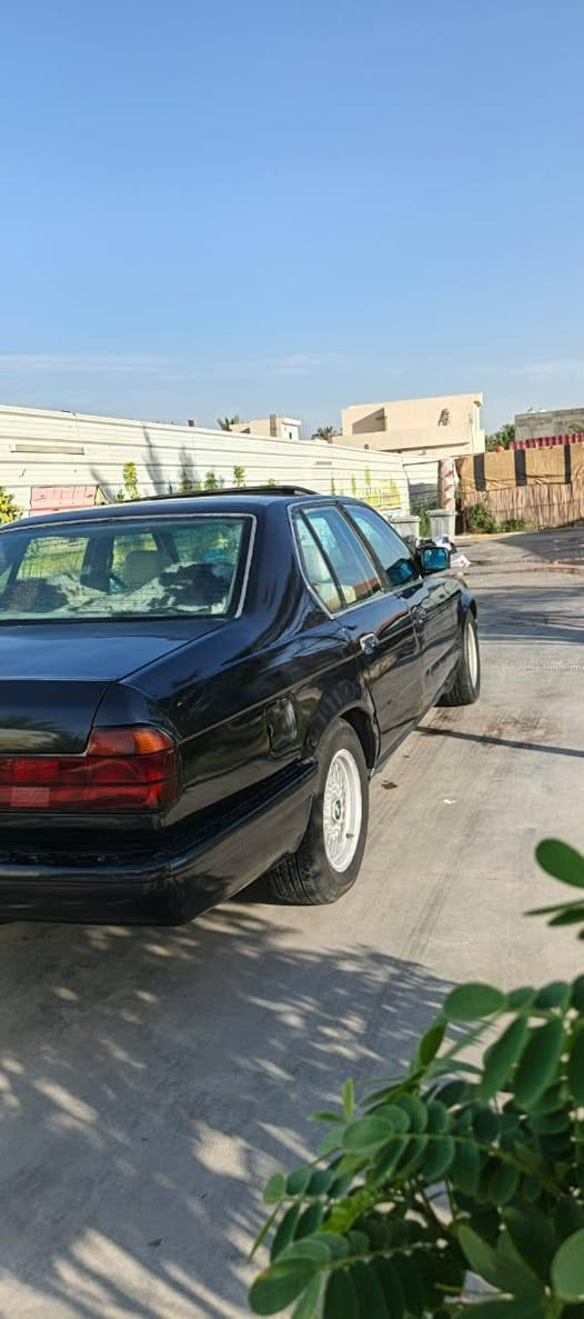السلام عليكم اخوان بي ام 730حجم
السارة جاهزة 
تخم تأير 
كير ومكينة خير من اللة 
صبغ عام جمالية لا ضربة ولا تبديل 
فتحة سقف جام وتو وية سنتر يتقفل 
تبريد جاهز بس شد عاوزة 
كهربائيات كلة شغالة يم مصطفى الكهربائي 
سيارة الحد 29سنوية بسمي تحويل وين ما يعجبك مباشر
صدر خلفي وامامي زين 
دوشمة جديدة مع الغرفة 
مكينة 8سلندر مسكر 
سيارة مال جناي 
كماليات ترايش كلة موجود 
مكان سيارة بغداد 
سعر 50بيها مجال الشراي 
الهاتف *********** بي واتساب
