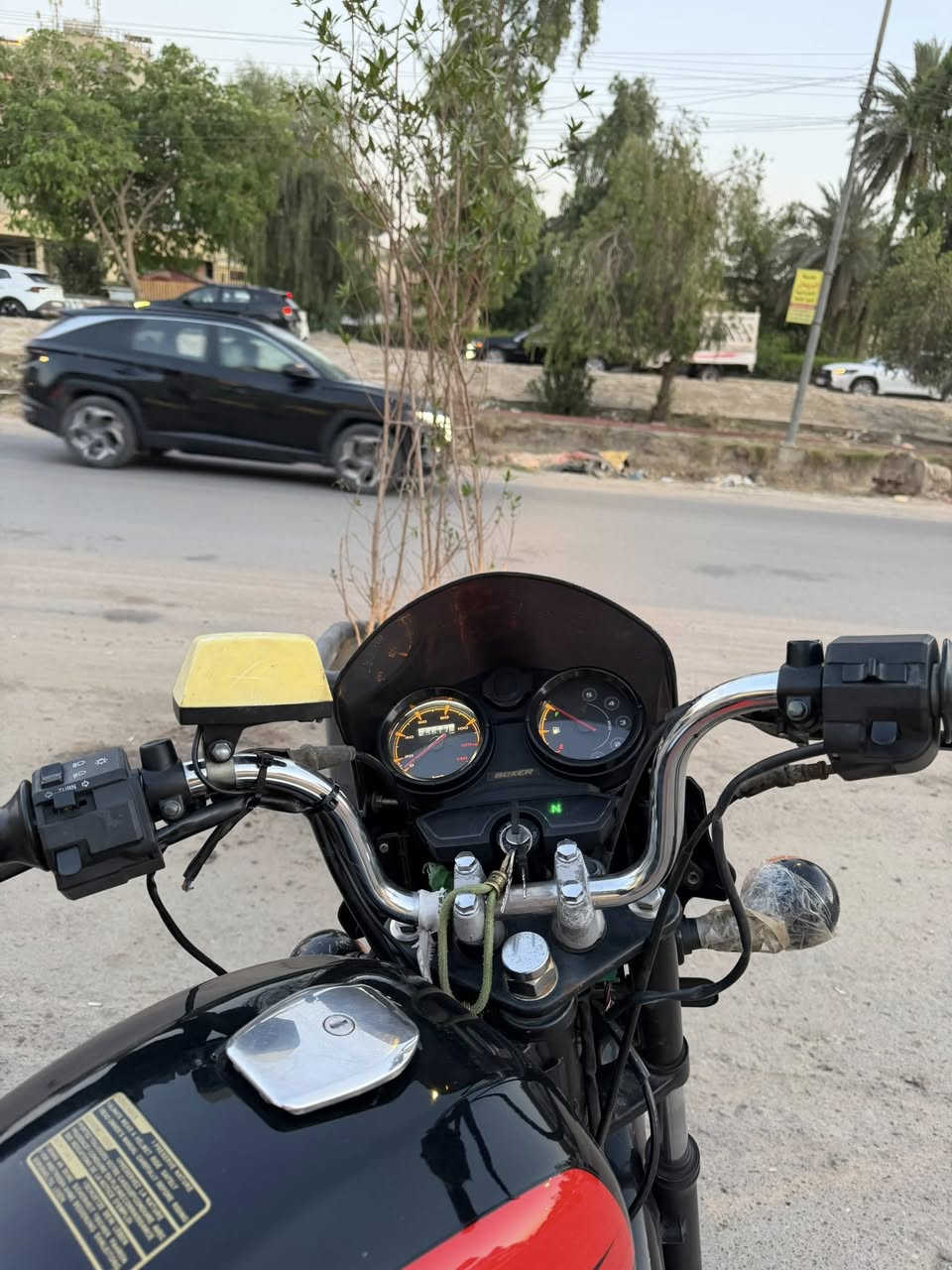 دراجه بوكسر موديل 21 كلاسك دراجه نضيفه 

صارلي شهرين من اشتريتها حسب حجي راعيها الي،شتريتها منه كالي ما مجفته مبدل قطع بالمكينه الدراجه مناقصها شي كبل للشغل لا تبخر ولا تنقص
ورقم انكليزي رقمها واسط سنويه مشروع وطني تحويل ثاني يوم 

السعر 1650 بيها مجال حك الجيه 

تواصل : ***********
