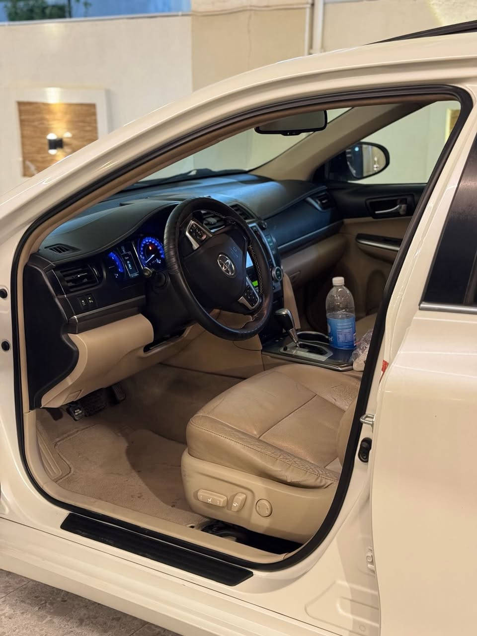 كامري ٢٠١٧ لون ابيض limited 
محرك ٢٤٠٠ 
خليجي
مكفولة كير ومحرك 
مع بارد بسيط بالجاملق الايسر 
ماشية 250 الف
السعر 180 ورقة مع مجال بسيط 
مكاني الانبار/الرمادي
***********
